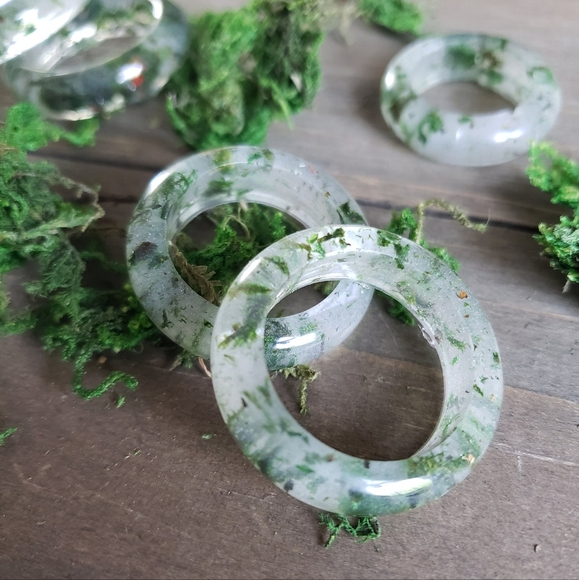 Moss Agate Resin Ring- Green Moss Resin Jewelry- Resin Rings- Dried Moss- Moss - Picture 6 of 10
